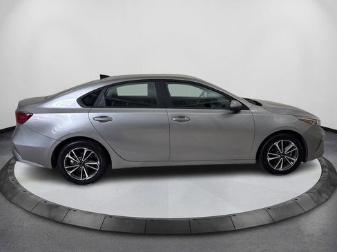 Used 2023 Kia Forte LXS image 4