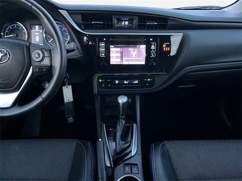 Used 2018 Toyota Corolla SE image 12