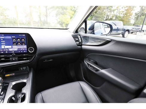 Used 2025 Lexus NX 250 FWD w/ Premium Package image 8
