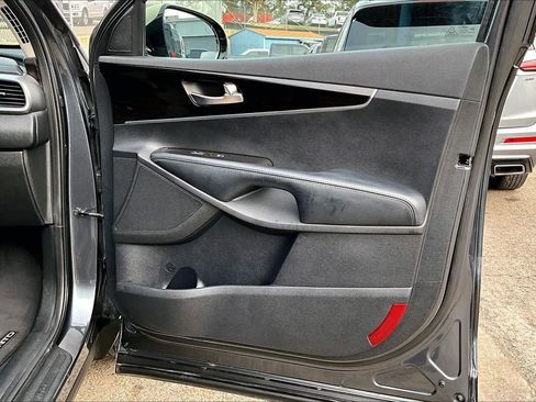 Used 2020 Kia Sorento S image 22