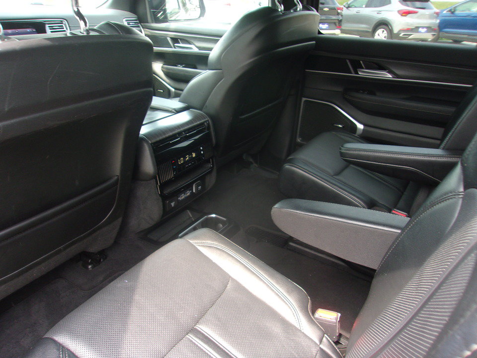 Used 2024 Jeep Wagoneer Series III w/ Flexible Seating Group AWD/4WD image 17