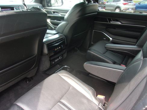 Used 2024 Jeep Wagoneer Series III w/ Flexible Seating Group AWD/4WD image 17