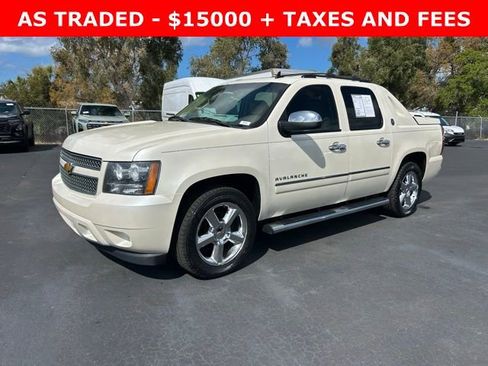 Used 2013 Chevrolet Avalanche LTZ image 3