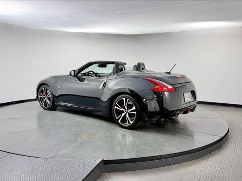Used 2019 Nissan 370Z Touring Sport RWD image 6