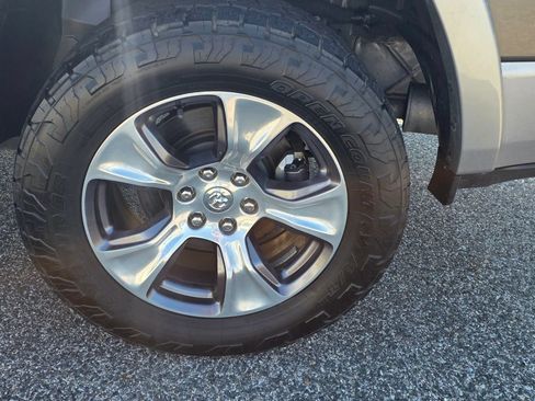 Used 2020 RAM 1500 Laramie AWD/4WD image 11