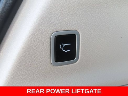 Used 2023 Chrysler Pacifica Touring-L FWD image 29