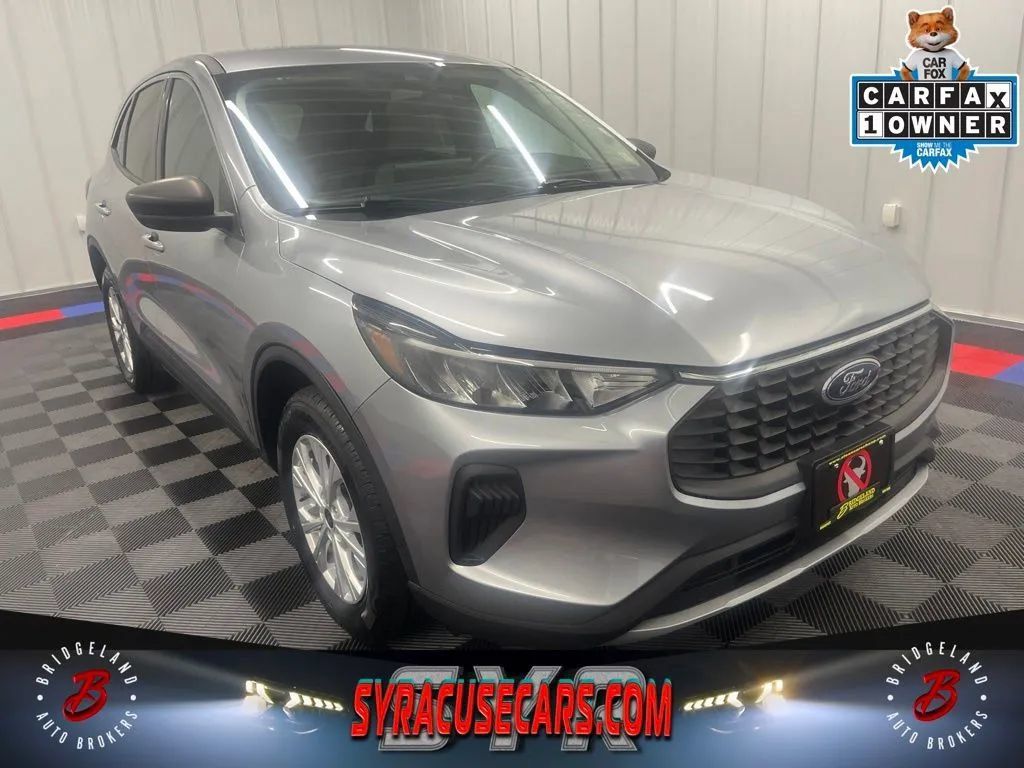 Used 2023 Ford Escape Active w/ Tech Pack #1 AWD/4WD image 1
