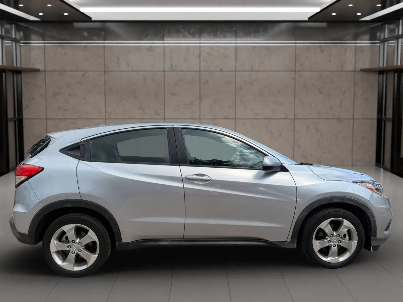 Used 2019 Honda HR-V LX image 3