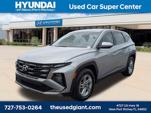 Certified 2025 Hyundai Tucson SE FWD image 1