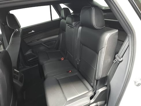 Used 2023 Volkswagen Atlas Cross Sport SE AWD/4WD image 32