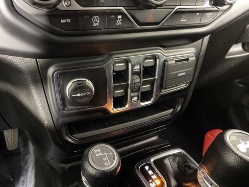 Used 2022 Jeep Wrangler Unlimited Sport image 31