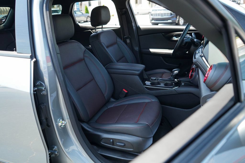 Used 2025 Chevrolet Blazer RS FWD image 12