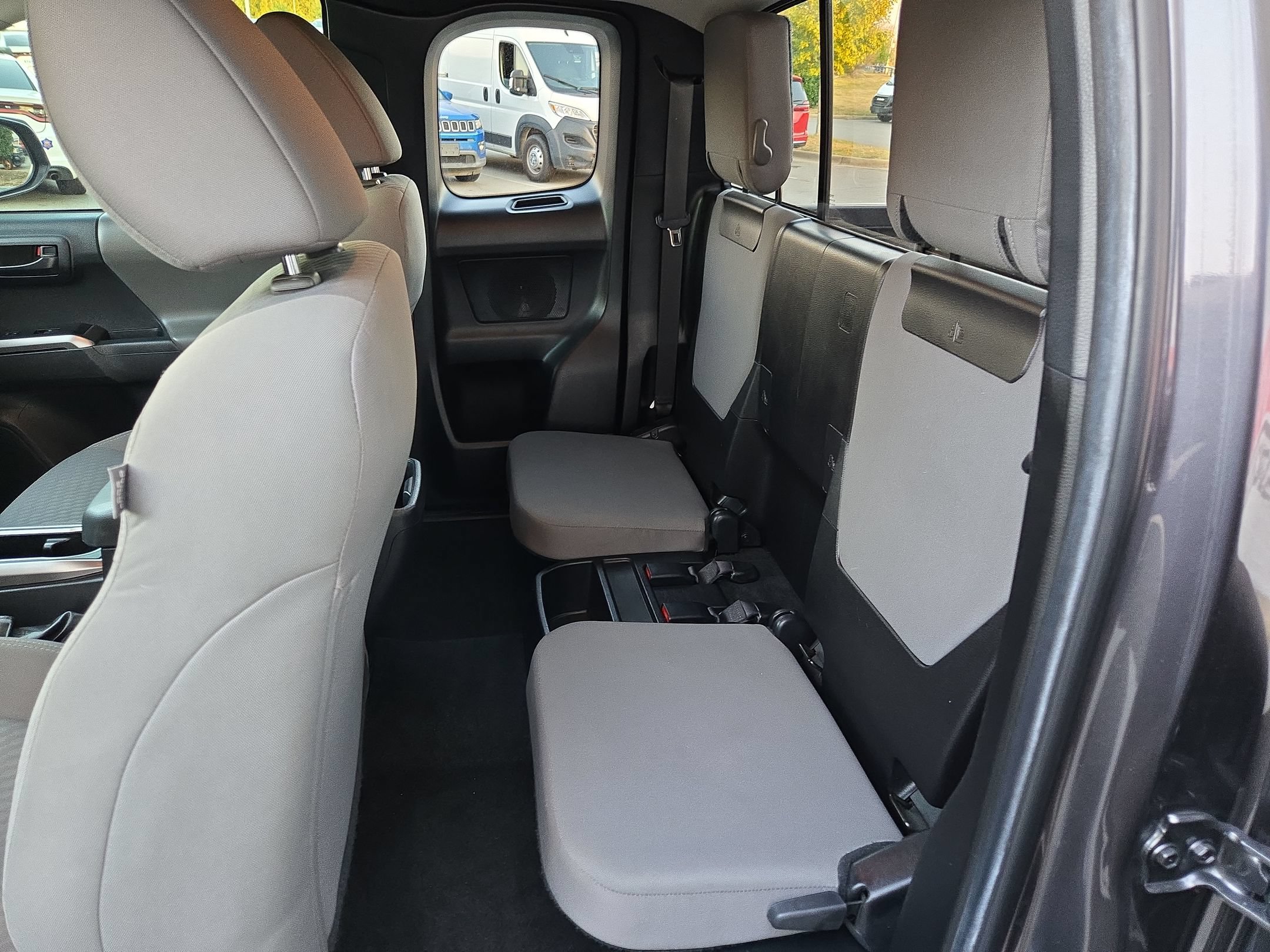 Used 2022 Toyota Tacoma SR5 w/ SR5 Appearance Package (SM) RWD image 34