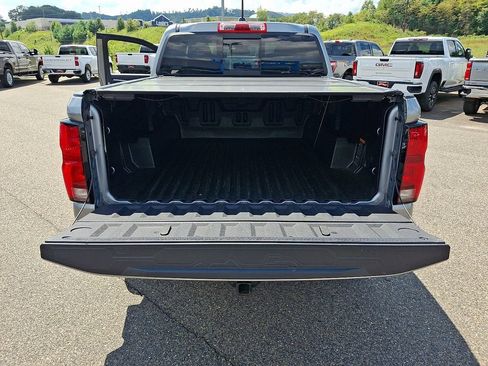 Used 2023 Chevrolet Colorado Z71 w/ Z71 Convenience Package 2 AWD/4WD image 29