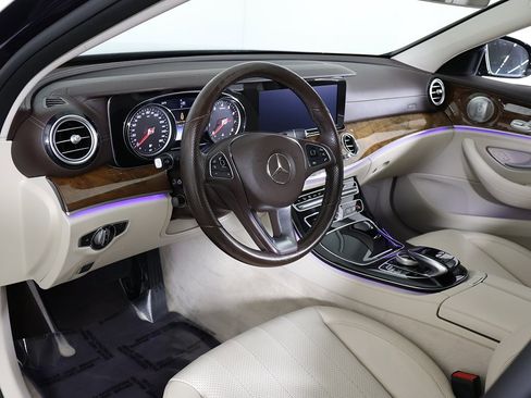 Used 2017 Mercedes-Benz E 300 4MATIC image 29