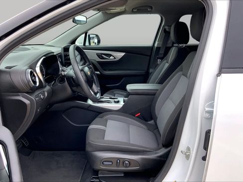 Used 2025 Chevrolet Blazer LT FWD image 7