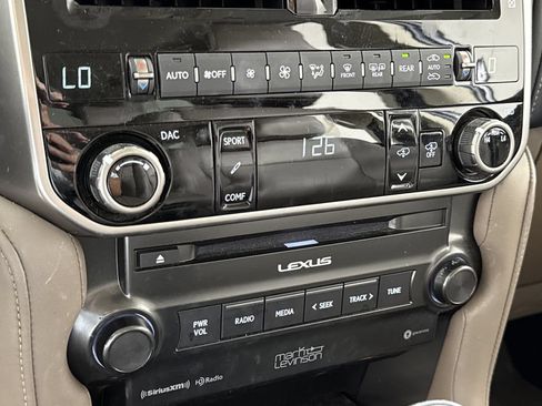 Used 2023 Lexus GX 460 Luxury w/ Sport Design Package AWD/4WD image 21