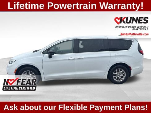 Used 2024 Chrysler Pacifica Touring-L FWD image 8