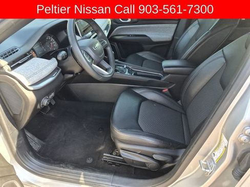 Used 2024 Jeep Compass Latitude AWD/4WD image 18