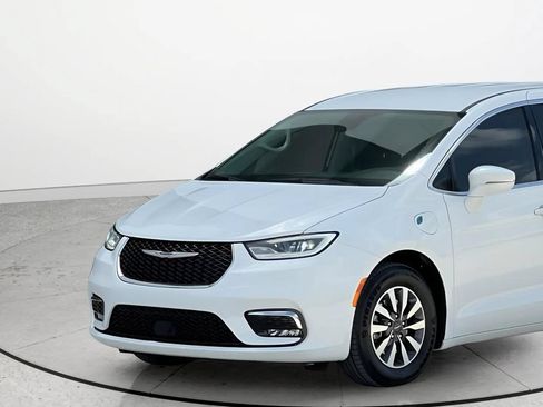 Used 2022 Chrysler Pacifica Touring-L FWD image 8