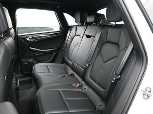 Certified 2026 Porsche Macan AWD/4WD image 24