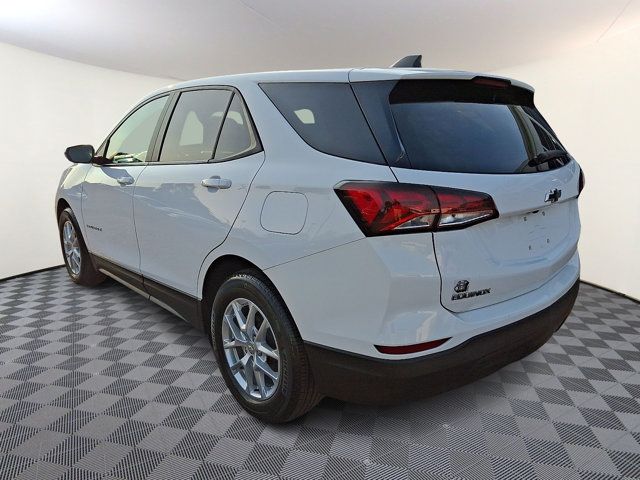 Certified 2023 Chevrolet Equinox LS w/ LS Convenience Package FWD image 4