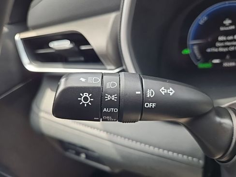 Used 2025 Toyota Highlander Limited AWD/4WD image 21
