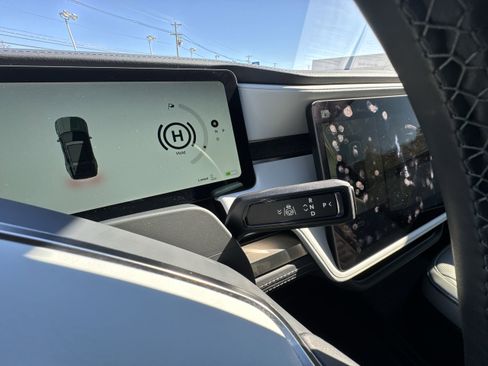 Used 2024 Rivian R1S Adventure image 16