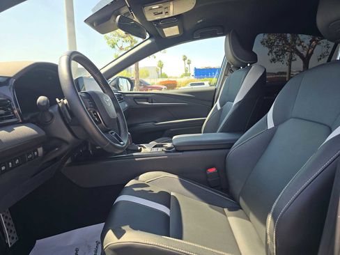 Used 2025 Toyota Camry SE image 21