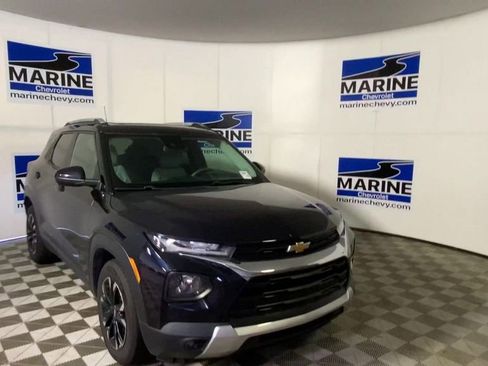 Used 2021 Chevrolet TrailBlazer LT w/ Sun and Liftgate Package FWD image 4