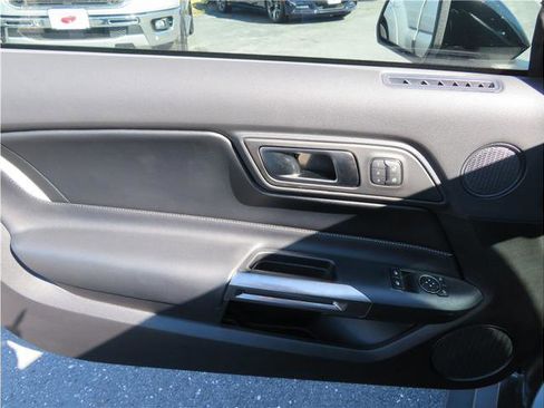 Used 2022 Ford Mustang Shelby GT500 w/ Technology Package image 12