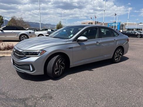 Certified 2022 Volkswagen Jetta SEL FWD image 3