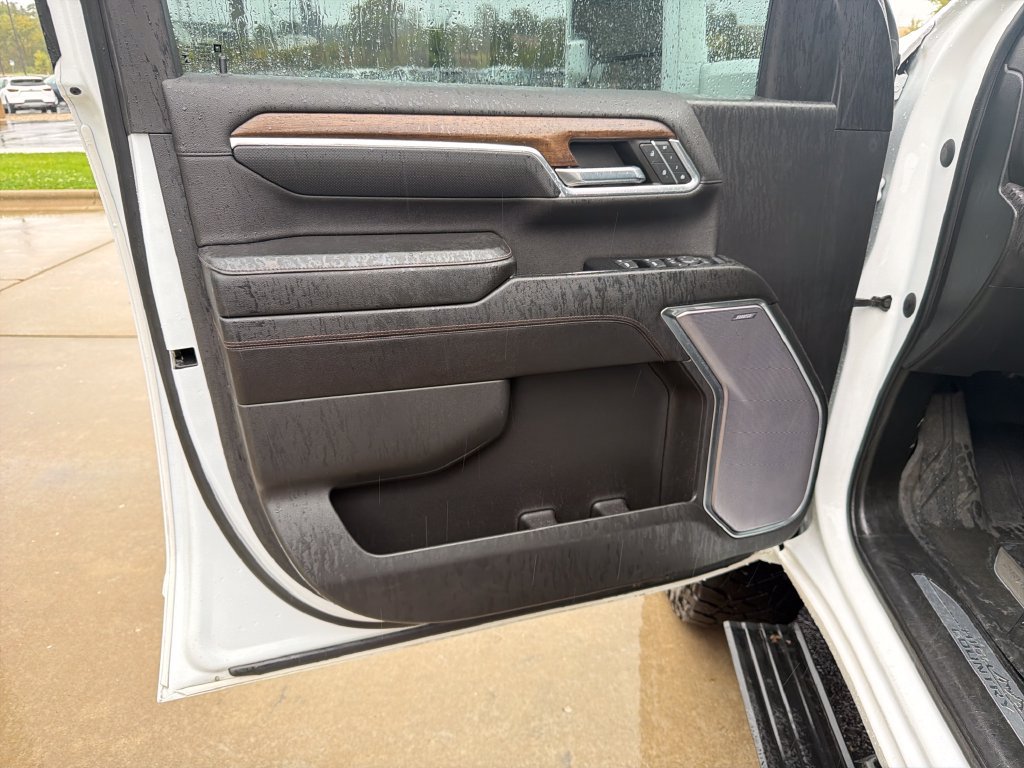 Used 2024 Chevrolet Silverado 2500 High Country w/ High Country Premium Package AWD/4WD image 27