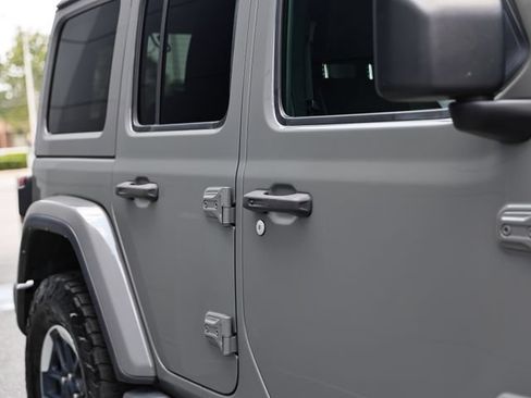 Used 2022 Jeep Wrangler Unlimited Sahara AWD/4WD image 13