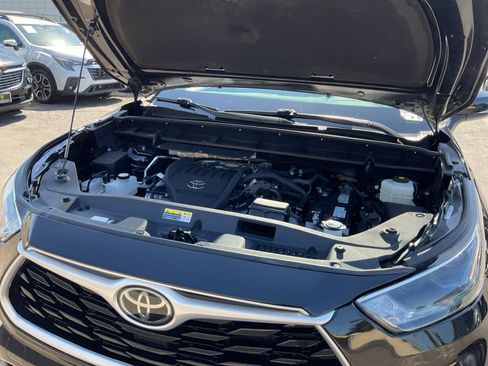 Used 2023 Toyota Highlander XLE FWD image 24