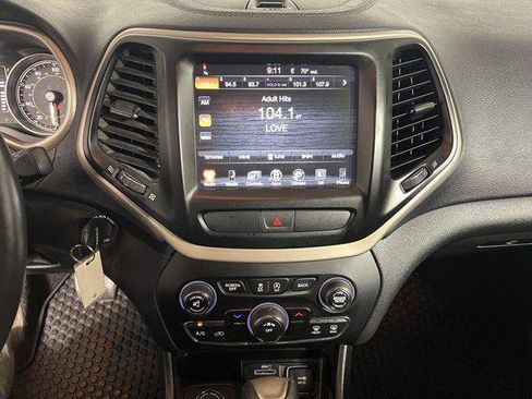 Certified 2017 Jeep Cherokee Latitude w/ Cold Weather Group AWD/4WD image 12