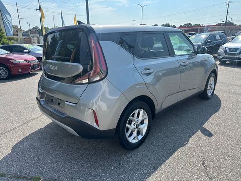 Used 2023 Kia Soul LX w/ Option Group 015 FWD image 5