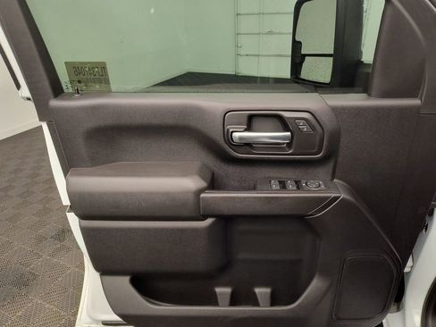 Used 2020 Chevrolet Silverado 2500 Custom w/ Custom Convenience Package image 12