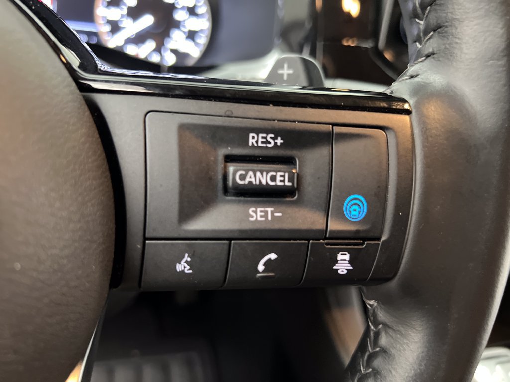 Used 2025 Nissan Pathfinder SL AWD/4WD image 52