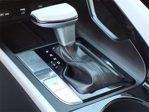 Certified 2025 Hyundai Elantra Limited image 21