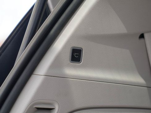 Used 2017 Chrysler Pacifica Touring-L Plus w/ Tire & Wheel Group FWD image 18
