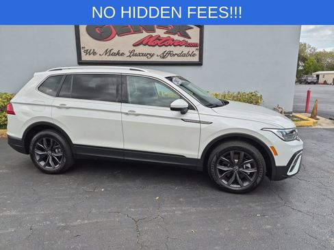 Used 2023 Volkswagen Tiguan SE FWD image 1