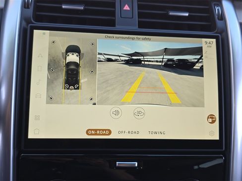 Used 2025 Land Rover Discovery Dynamic SE image 25