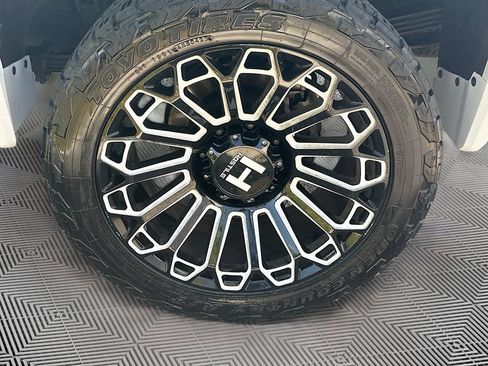 Used 2023 GMC Sierra 2500 AT4 w/ Driver Alert Package I AWD/4WD image 33