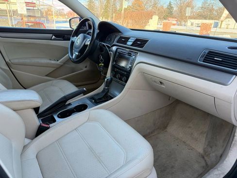 Used 2014 Volkswagen Passat 1.8T SE image 11