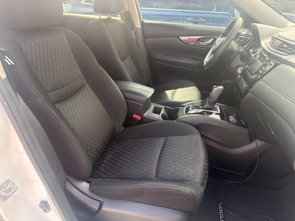 Used 2017 Nissan Rogue S w/ S Appearance Package FWD image 21