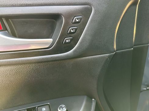 Used 2019 Toyota Highlander Limited image 26