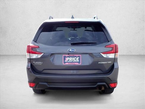Used 2022 Subaru Forester Premium AWD/4WD image 3