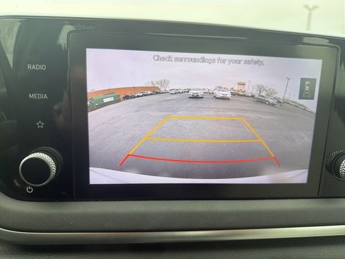 Used 2023 Hyundai Sonata SE w/ Preferred Accessory Package image 11