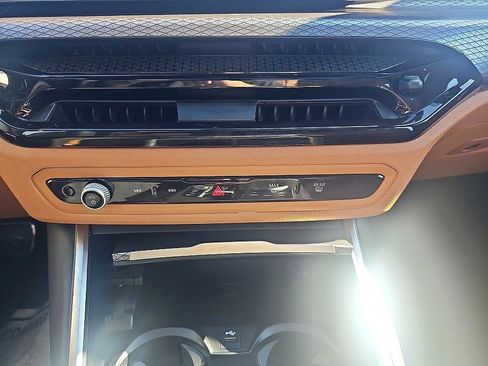 Used 2025 BMW 330i Sedan w/ M Sport Package image 28